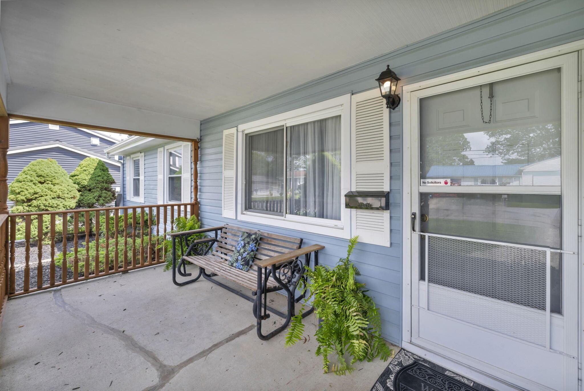 1098 Colonial Avenue