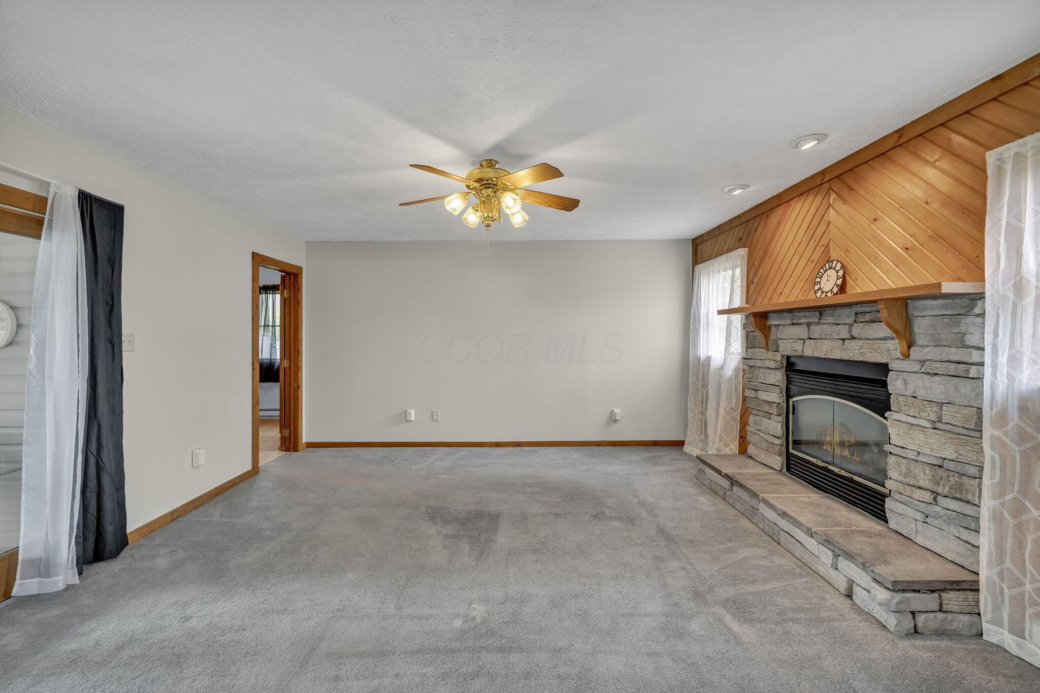 1098 Colonial Avenue