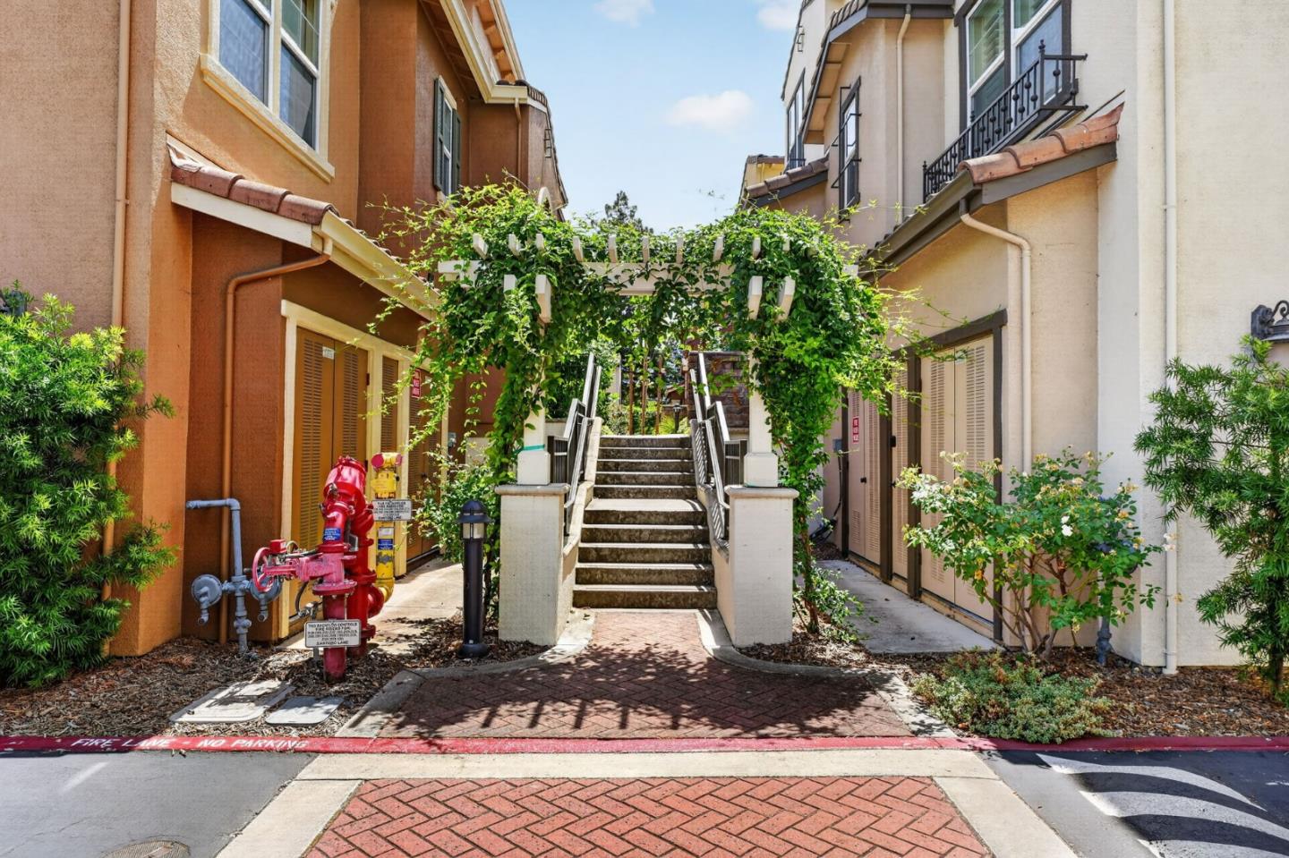 2193 Santoro LN
