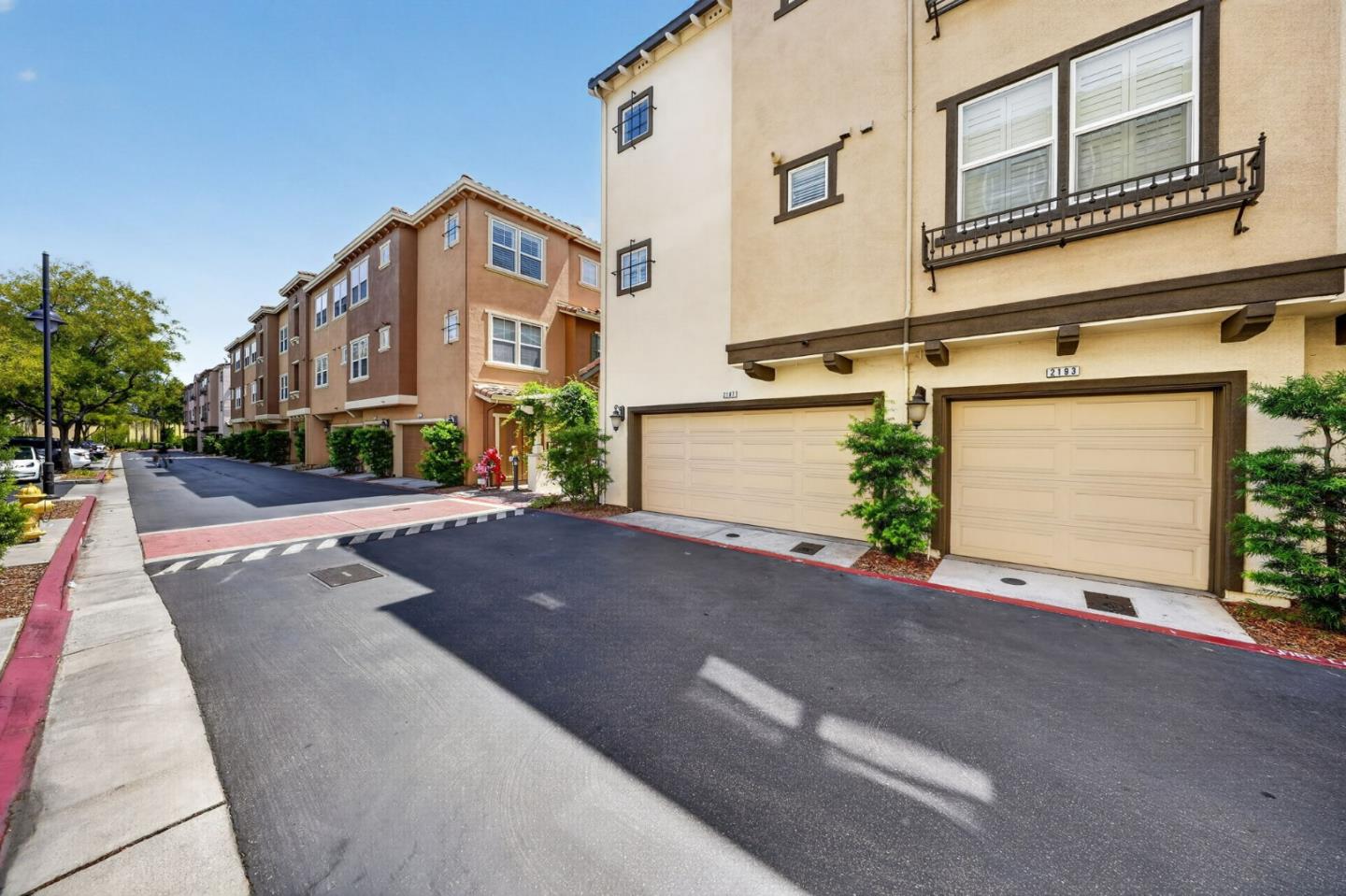 2193 Santoro LN