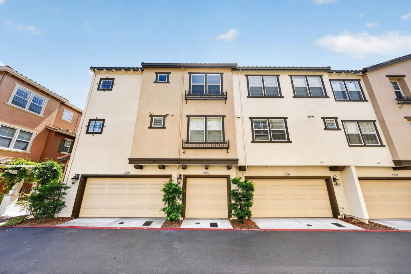 2193 Santoro LN