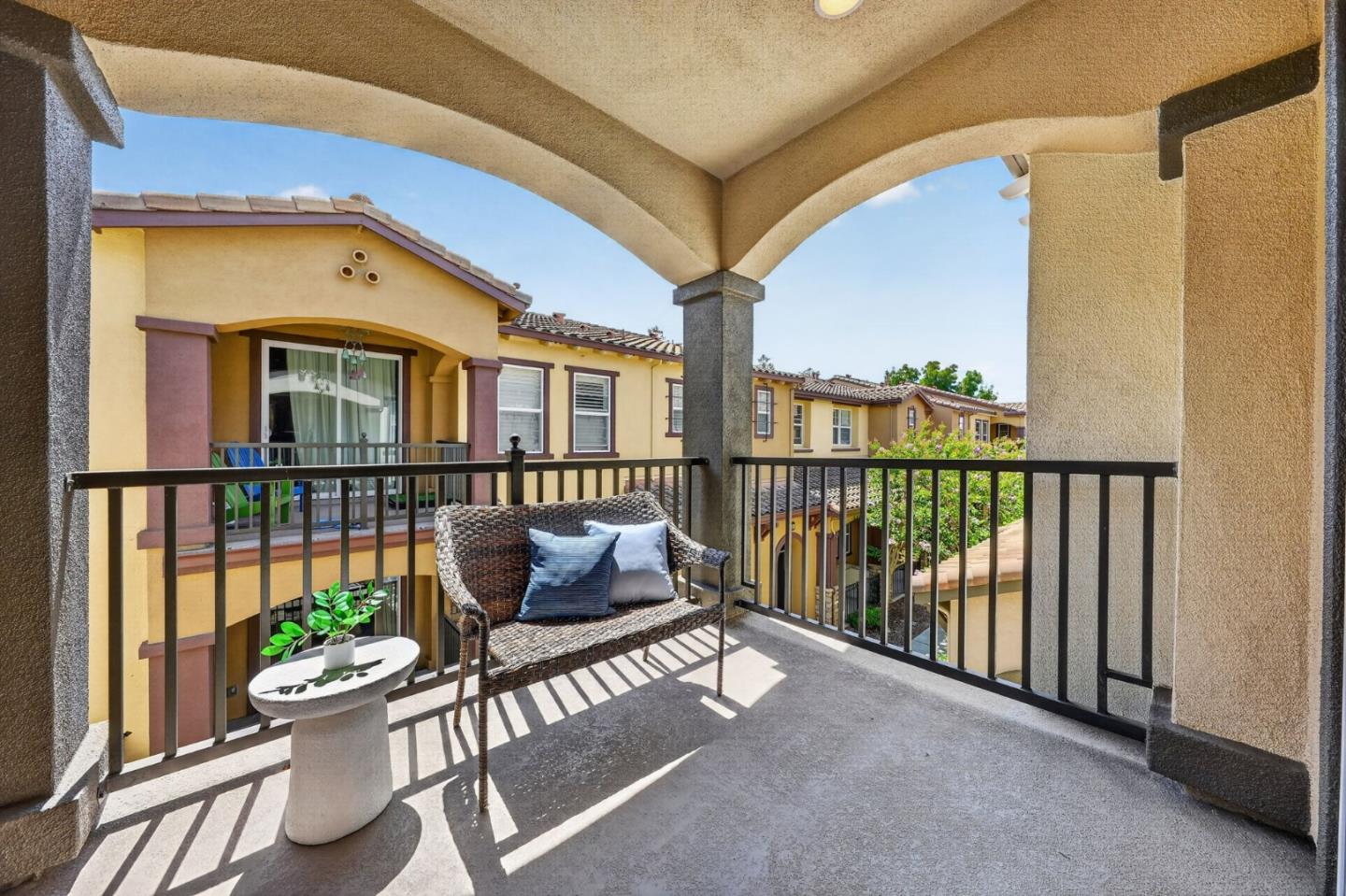 2193 Santoro LN