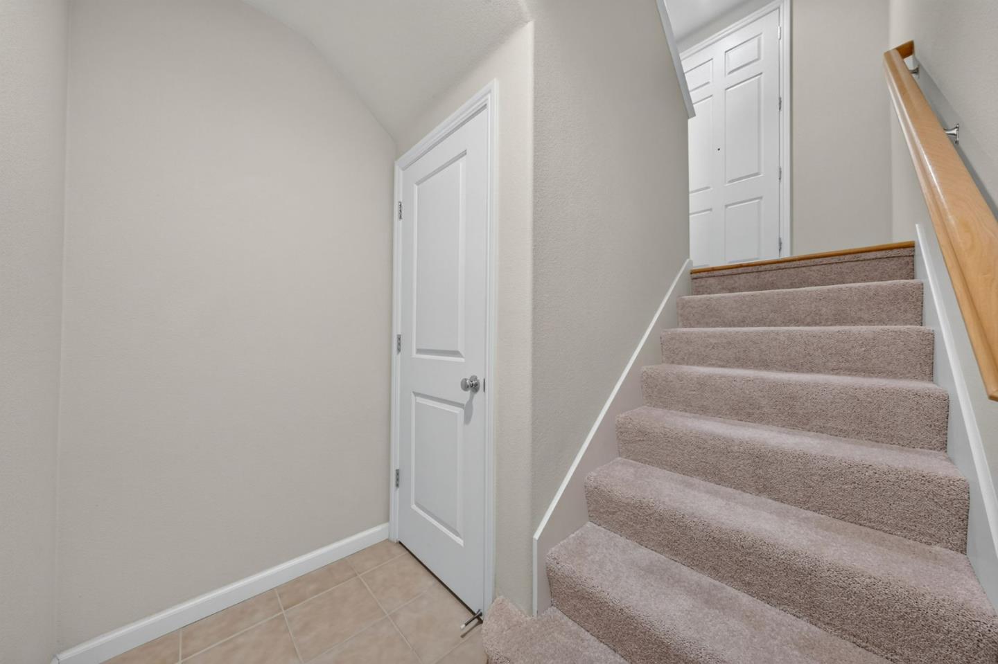 2193 Santoro LN