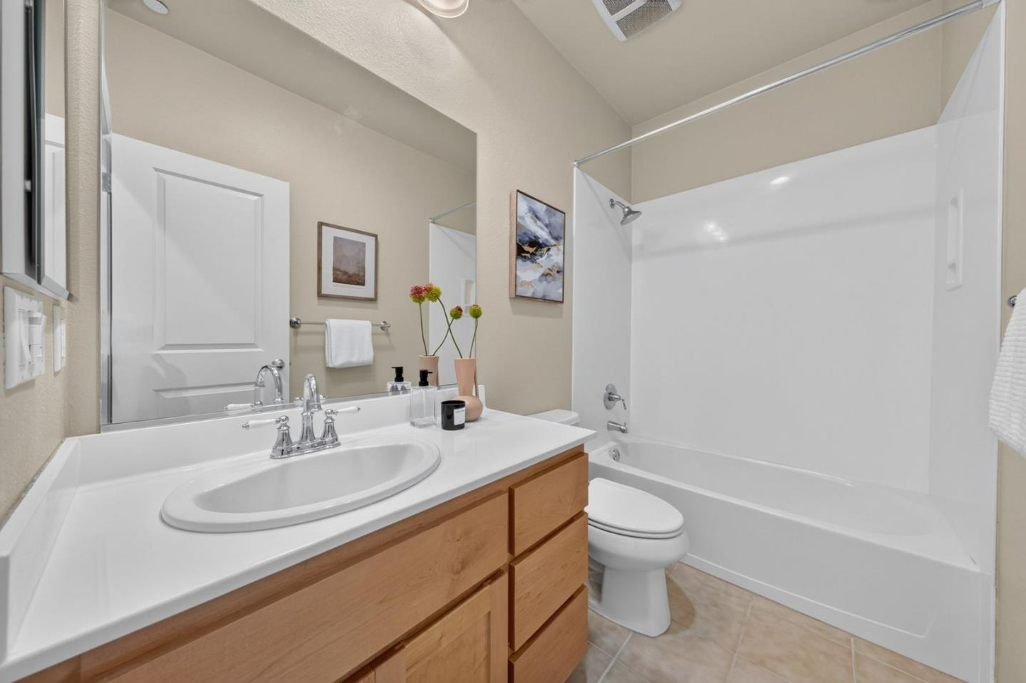 2193 Santoro LN