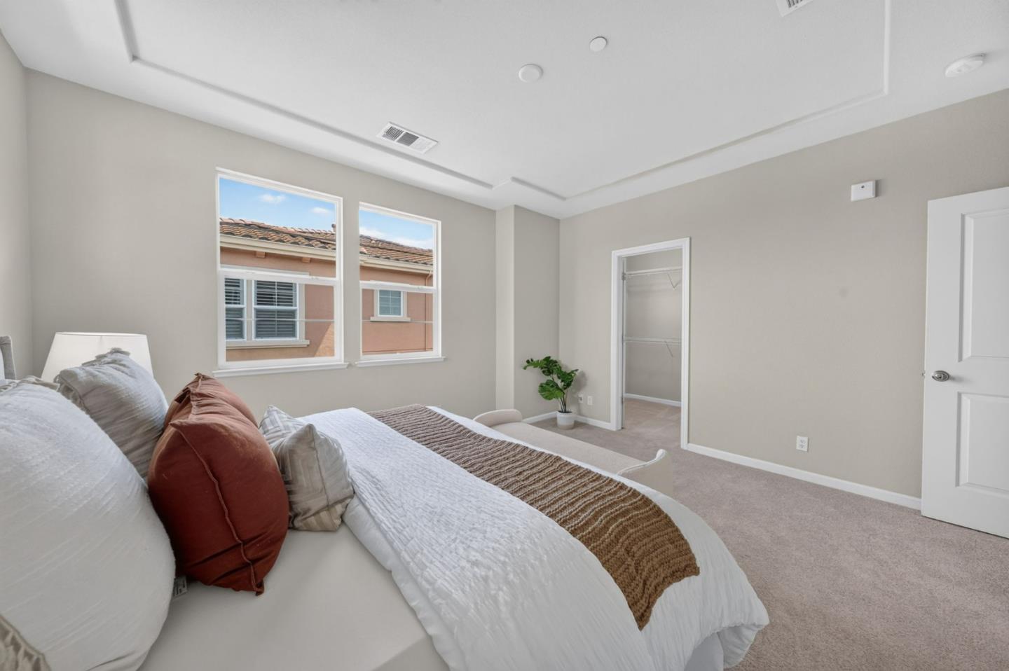 2193 Santoro LN