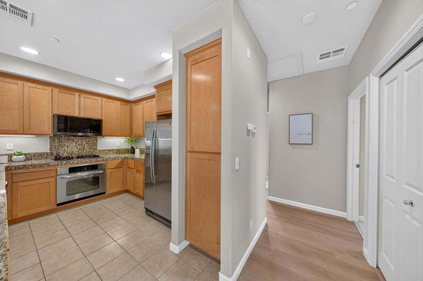 2193 Santoro LN