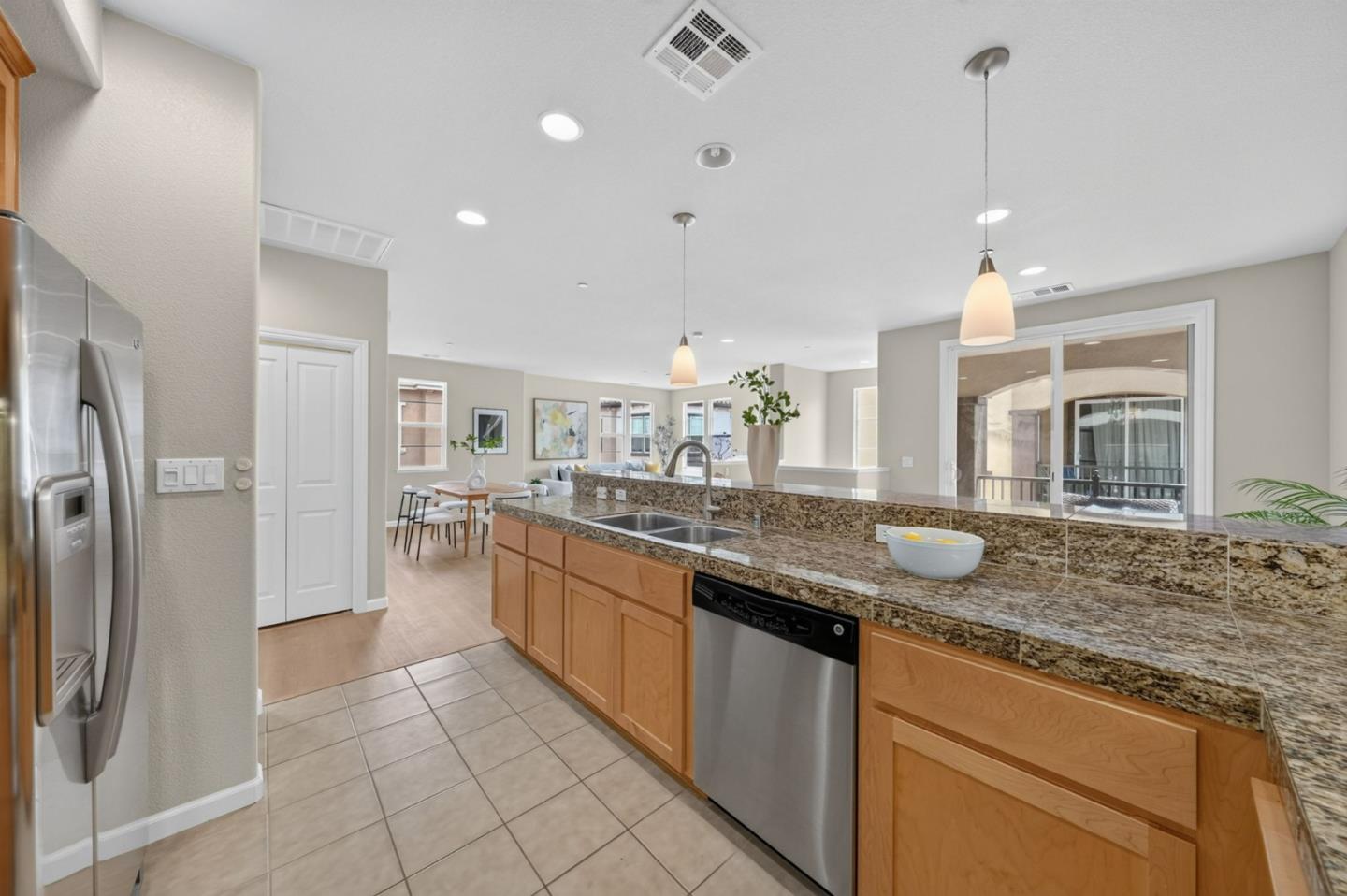 2193 Santoro LN