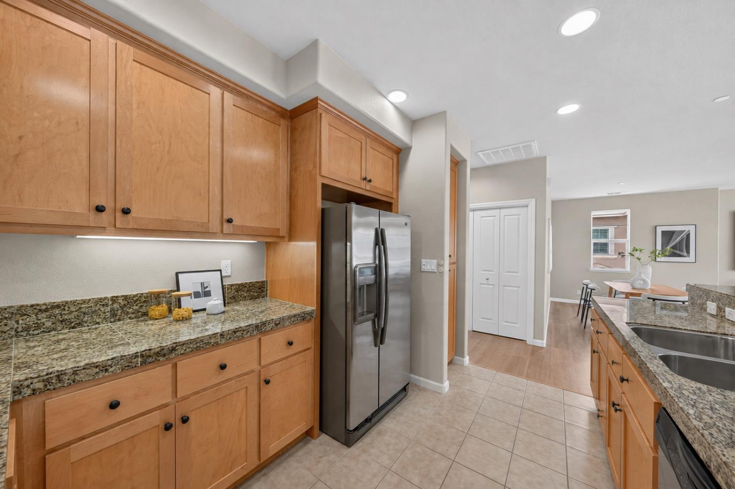 2193 Santoro LN