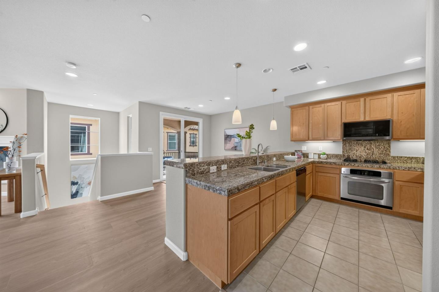 2193 Santoro LN