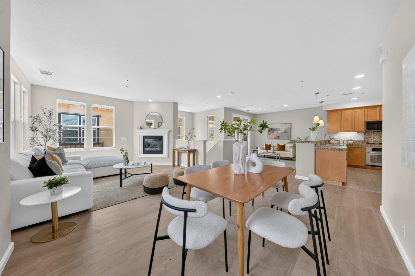 2193 Santoro LN