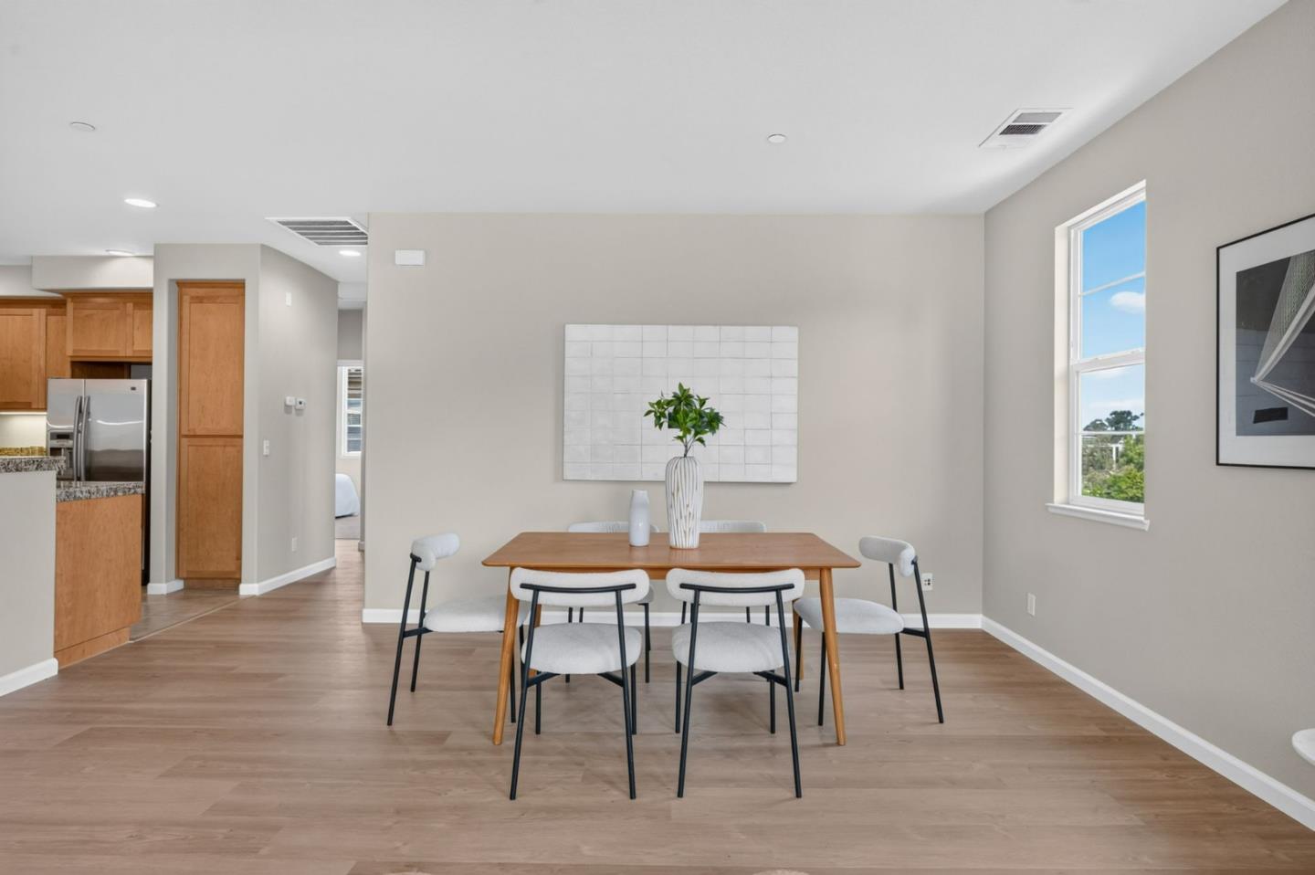 2193 Santoro LN