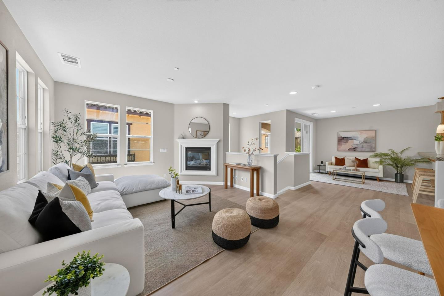 2193 Santoro LN