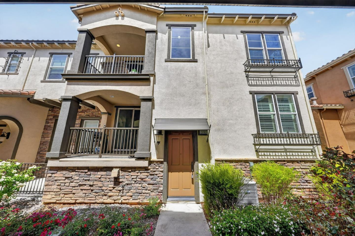 2193 Santoro LN