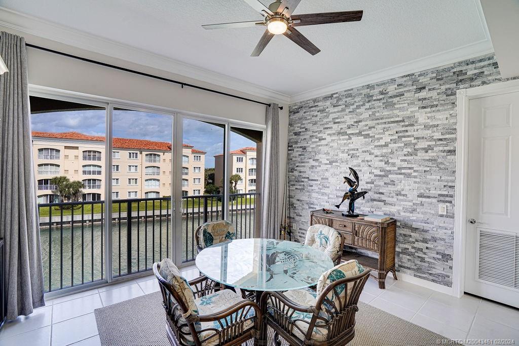 19 Harbour Isle Drive W 305