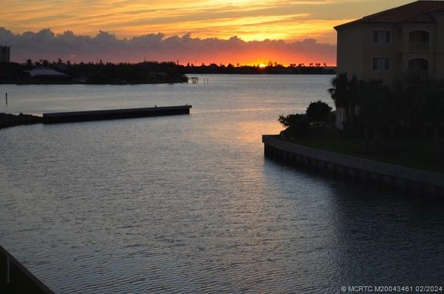 19 Harbour Isle Drive W 305