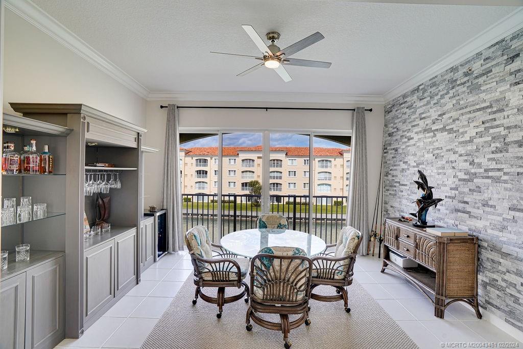 19 Harbour Isle Drive W 305