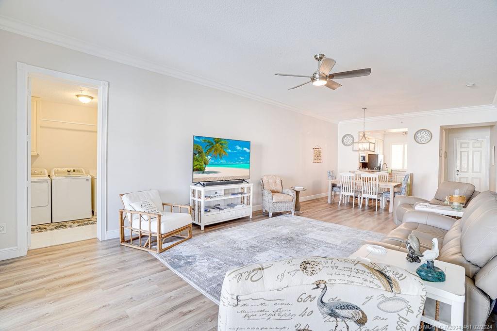 19 Harbour Isle Drive W 305