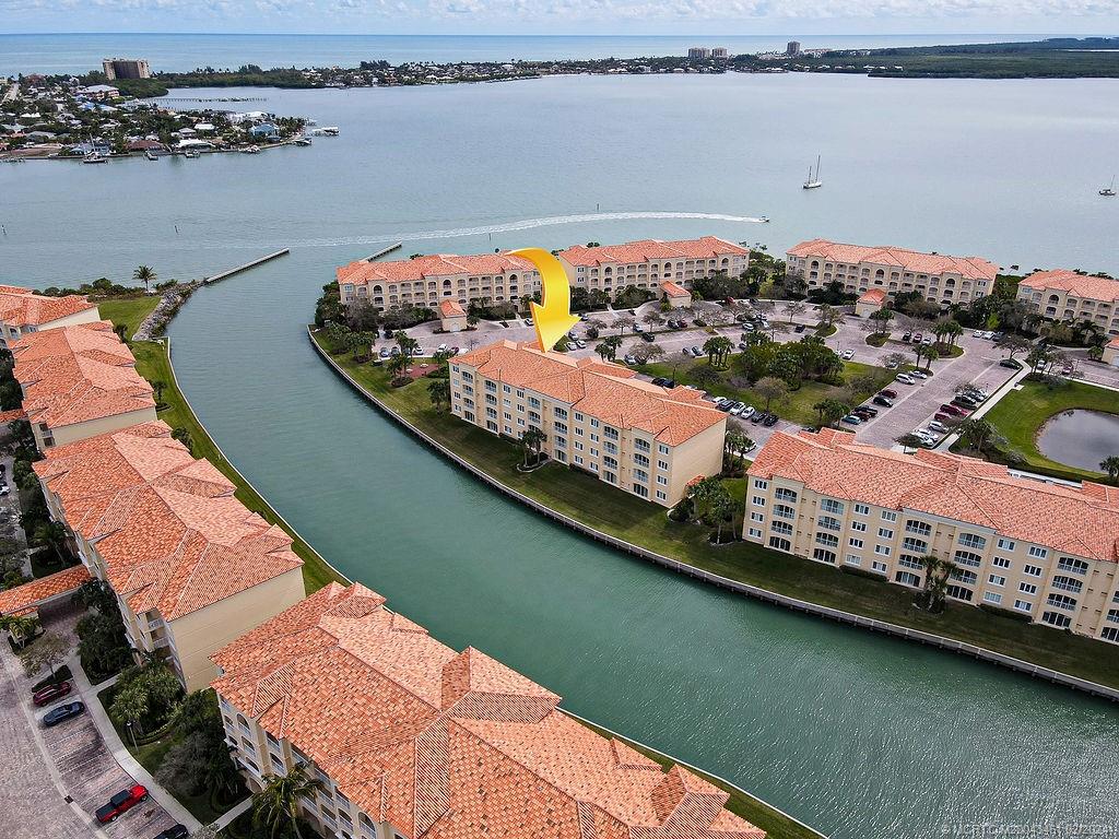 19 Harbour Isle Drive W 305