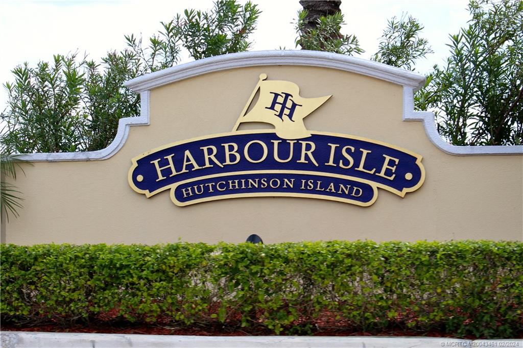 19 Harbour Isle Drive W 305