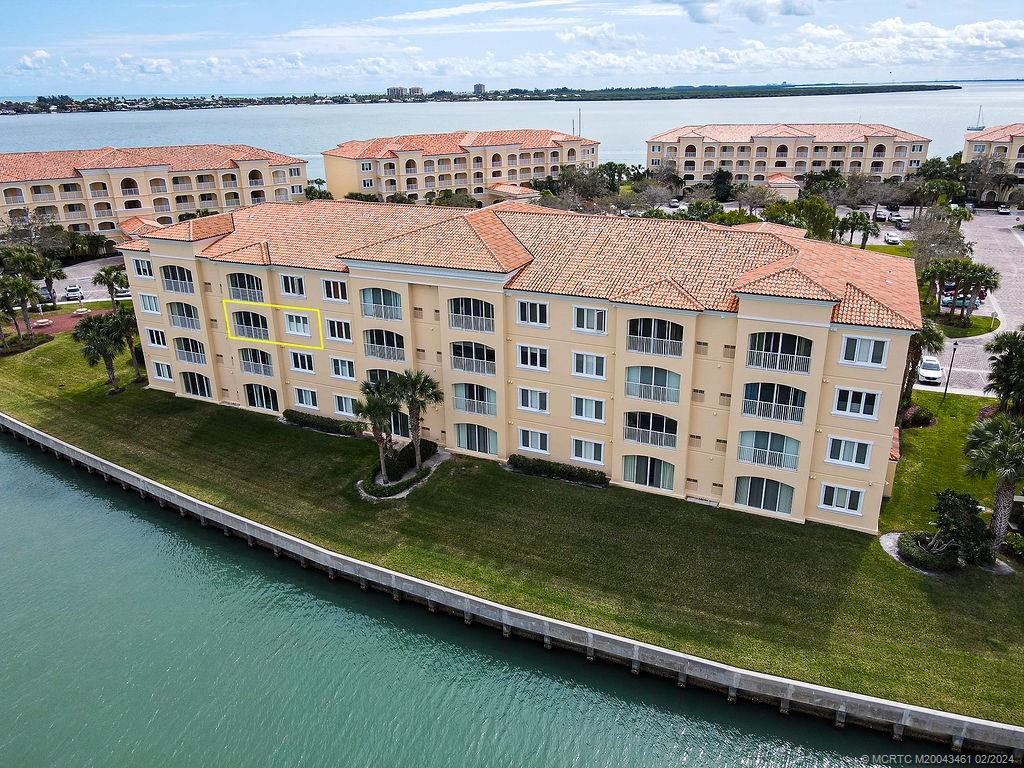 19 Harbour Isle Drive W 305