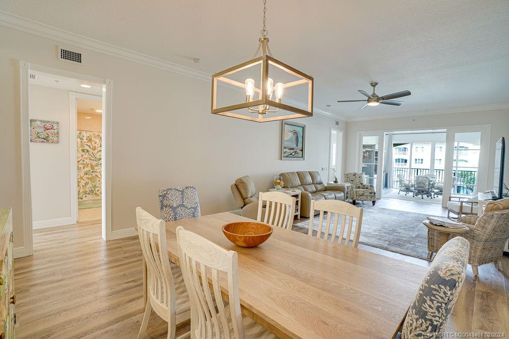 19 Harbour Isle Drive W 305