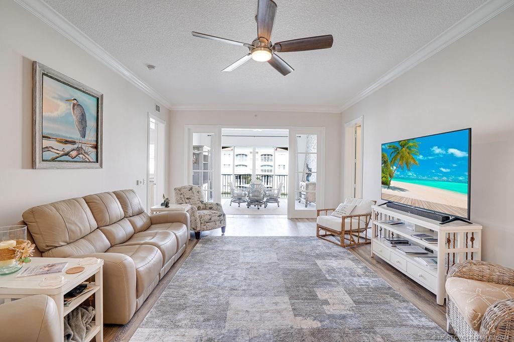 19 Harbour Isle Drive W 305