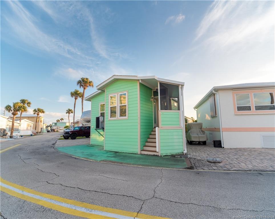 10725 S Ocean Drive 516