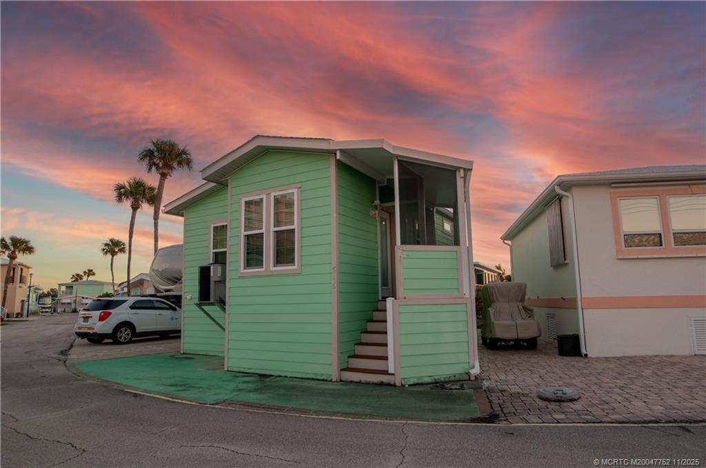 10725 S Ocean Drive 516