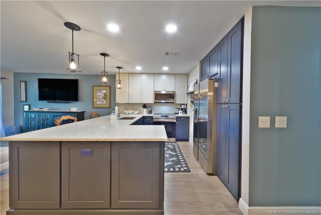 4949 N Highway A1a 113