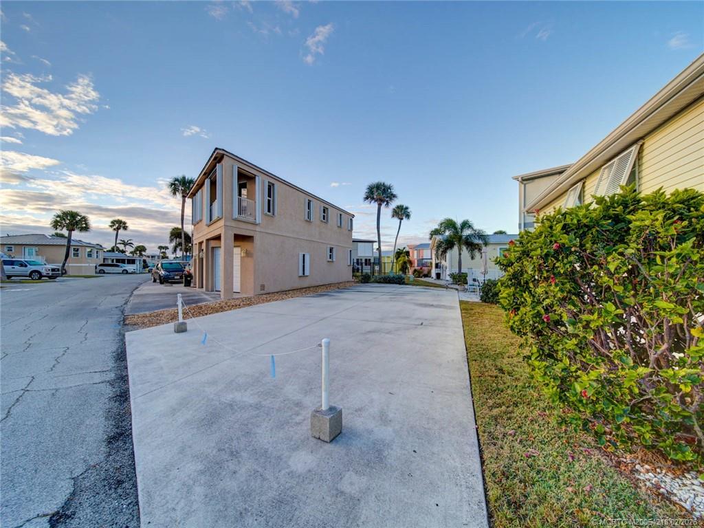10725 S Ocean Drive 402