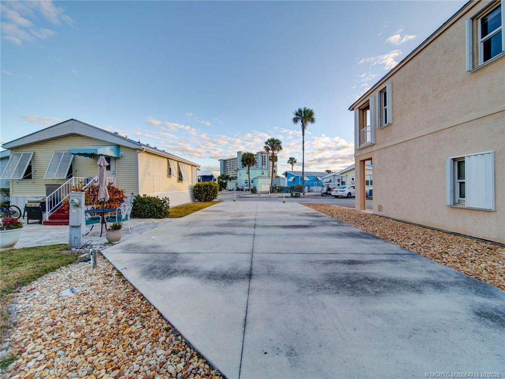 10725 S Ocean Drive 402