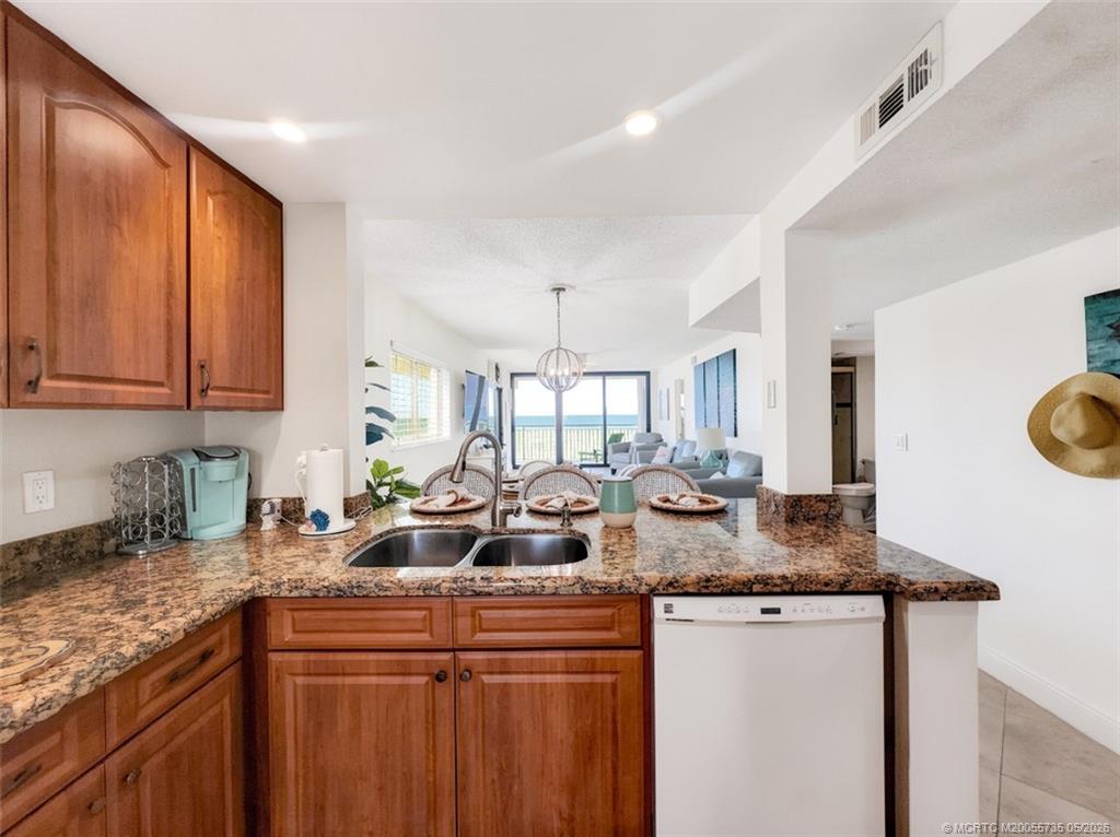 10102 S Ocean Drive 401A