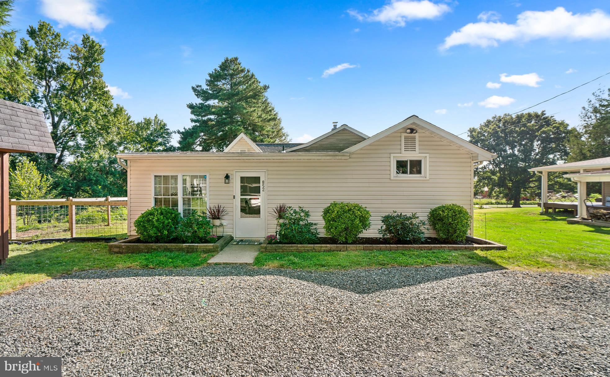 852 Maple Rd