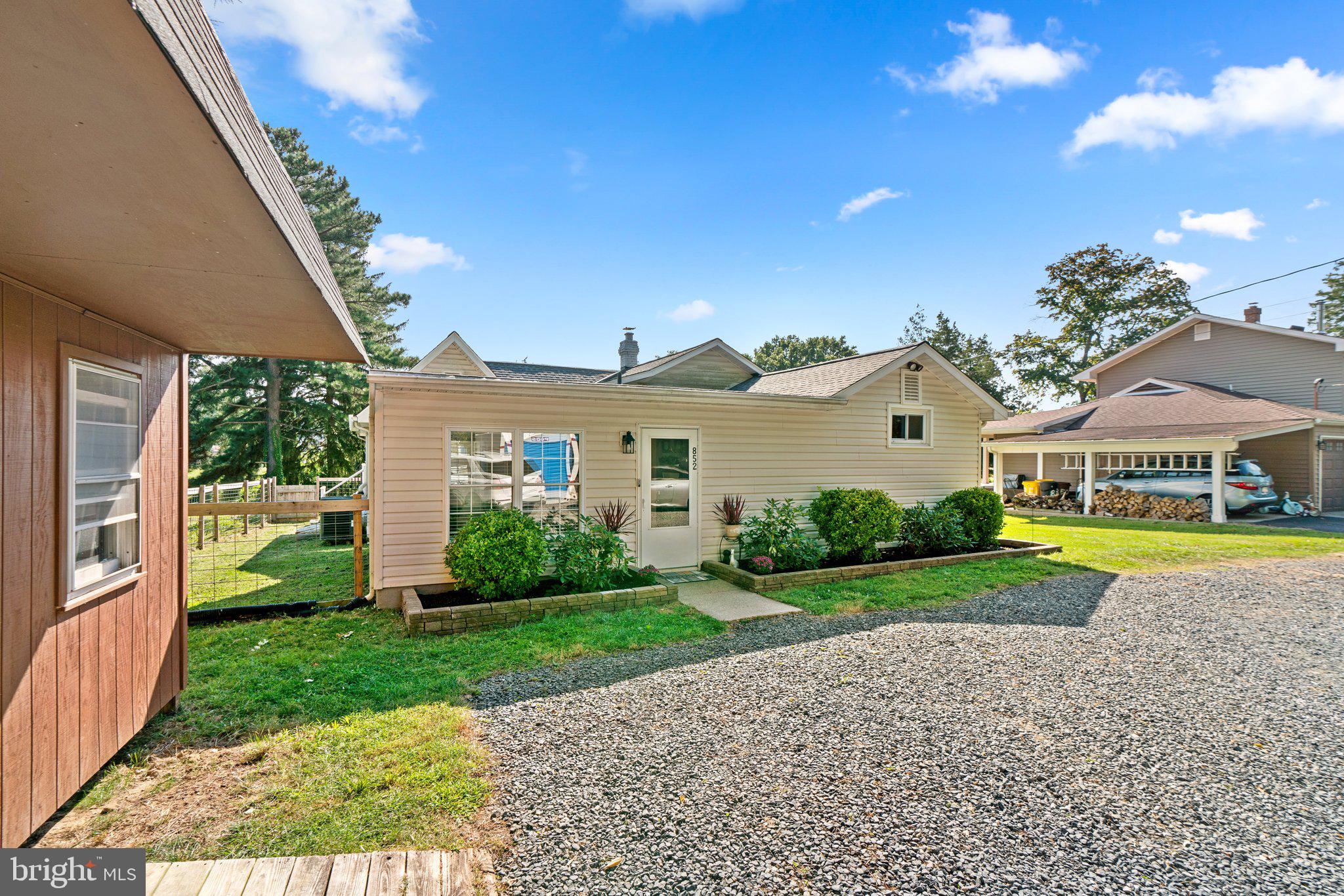 852 Maple Rd