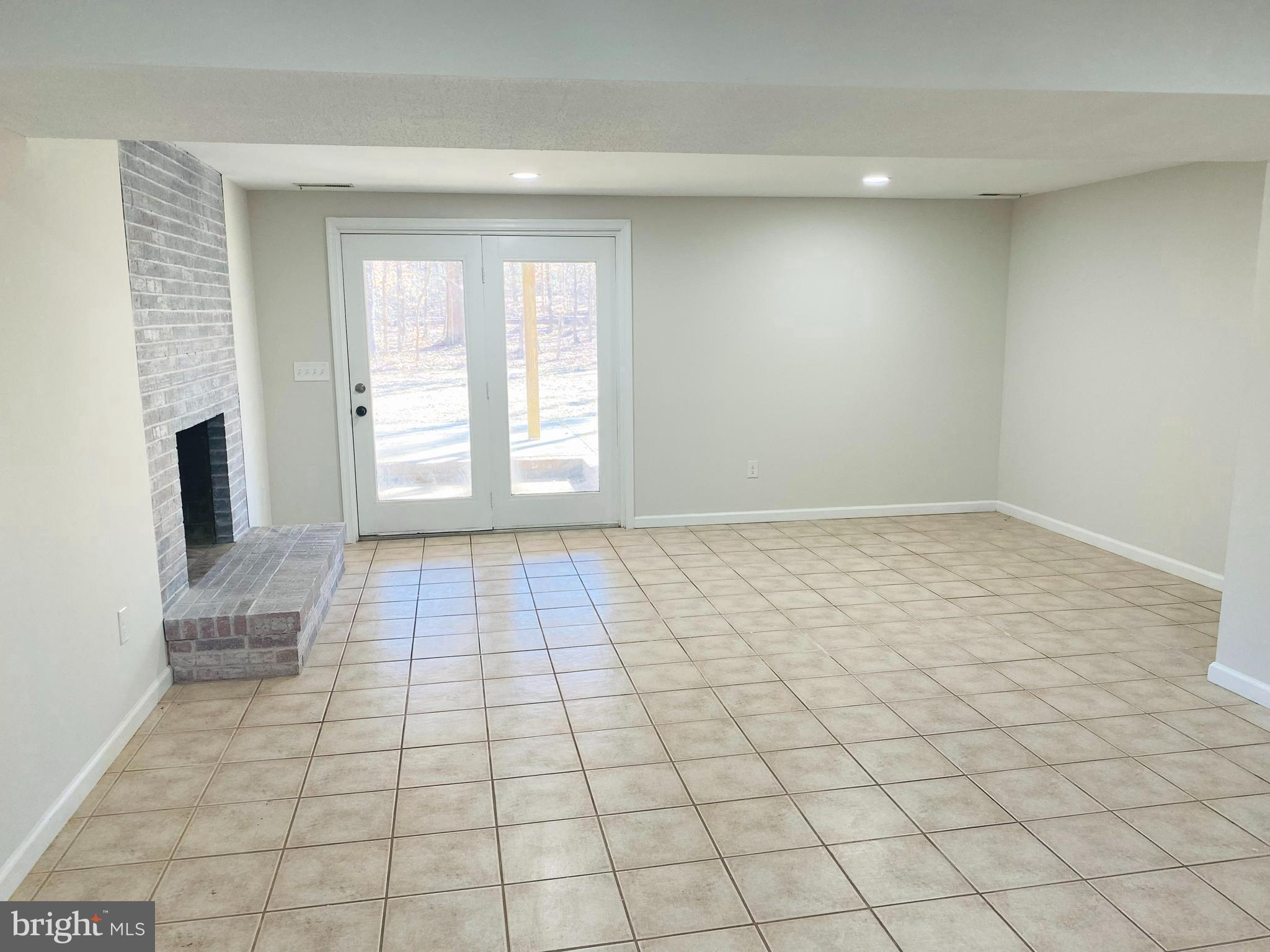 2141 Hallmark Dr