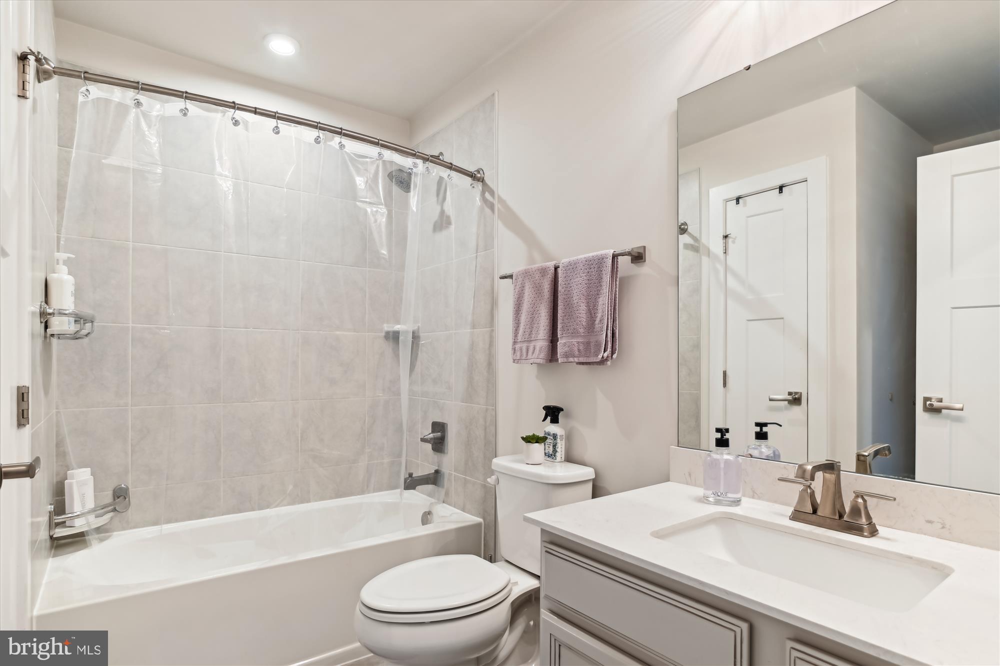 1555 Catbriar Way