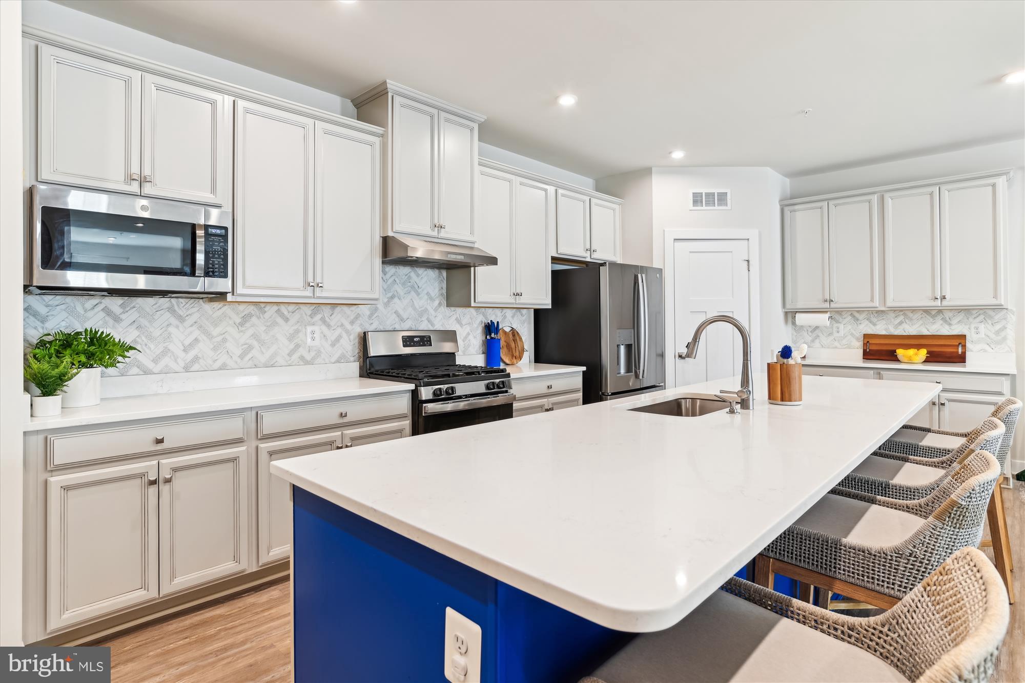 1555 Catbriar Way