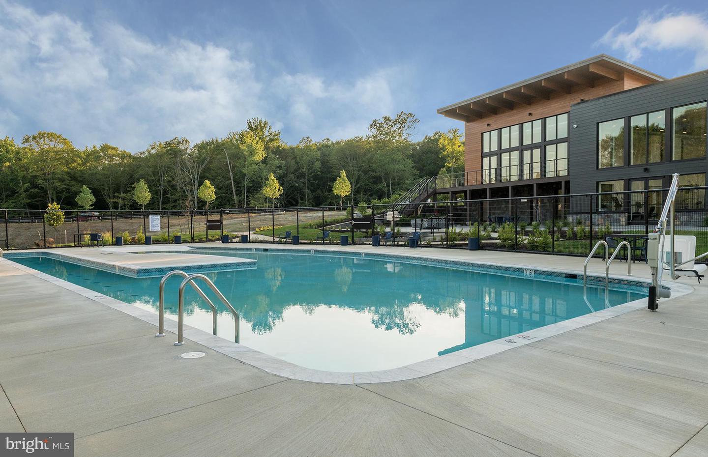 1211 Bear Oak Ln