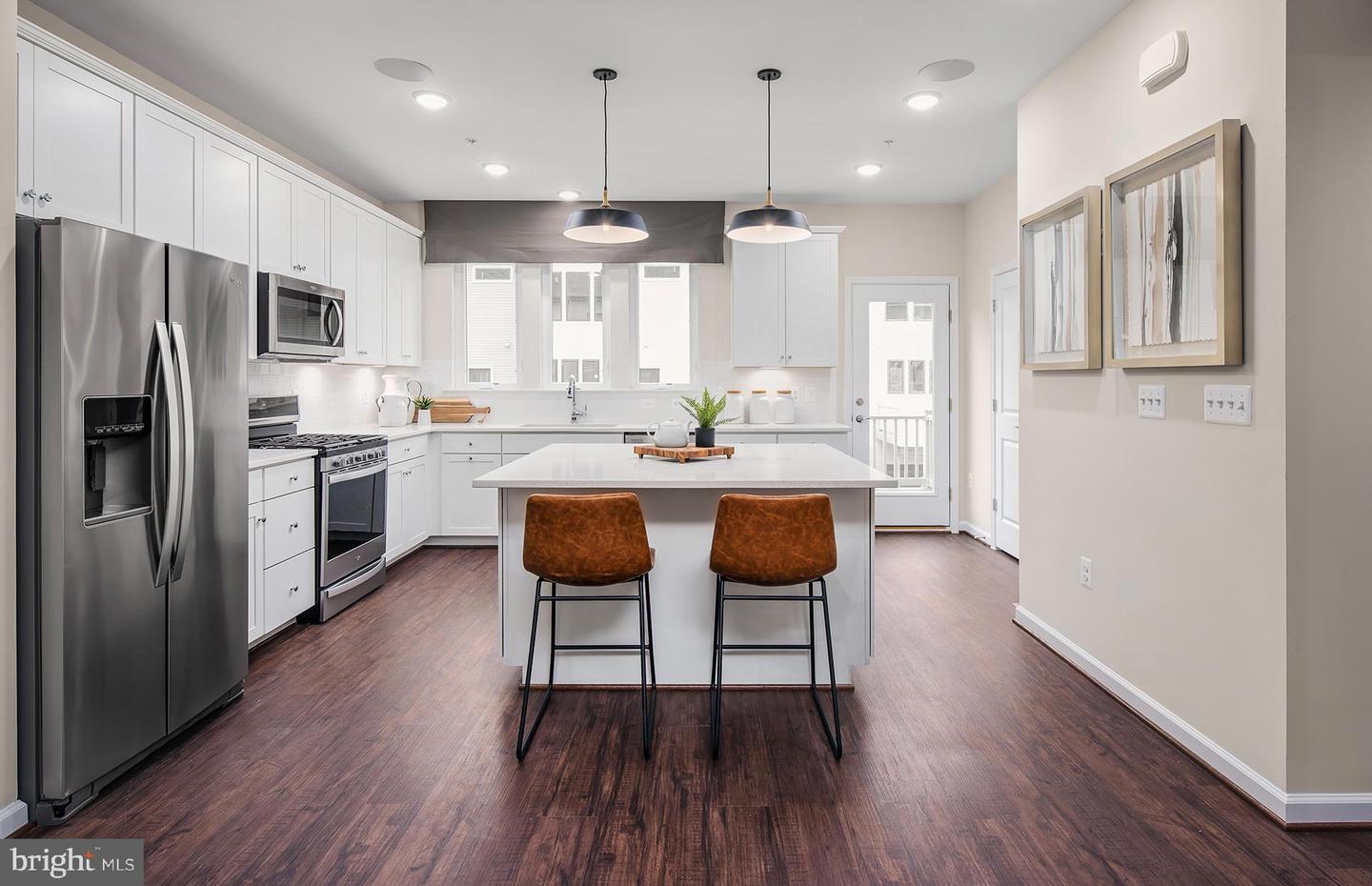 1211 Bear Oak Ln