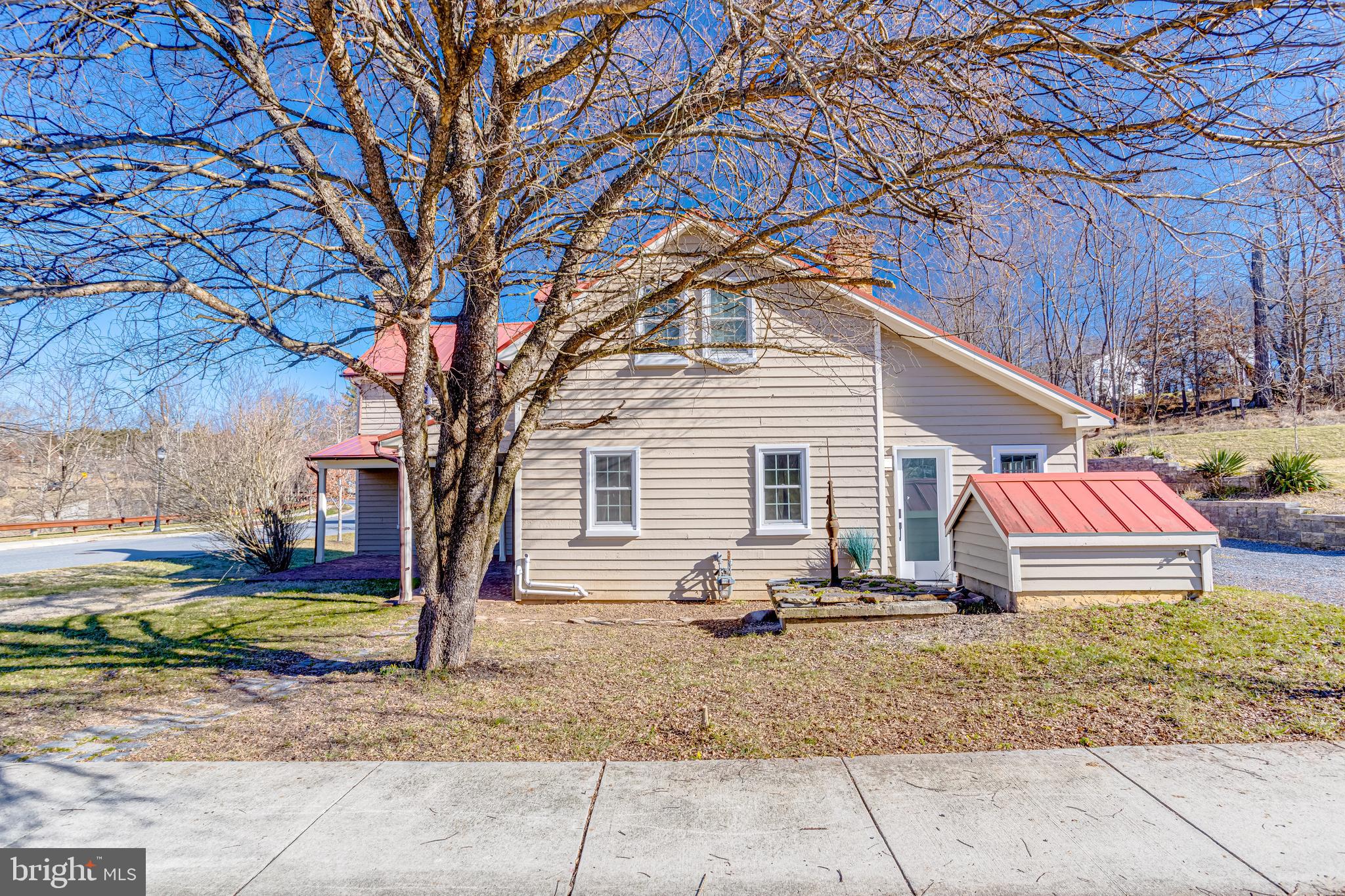 2837 Burrows Ln