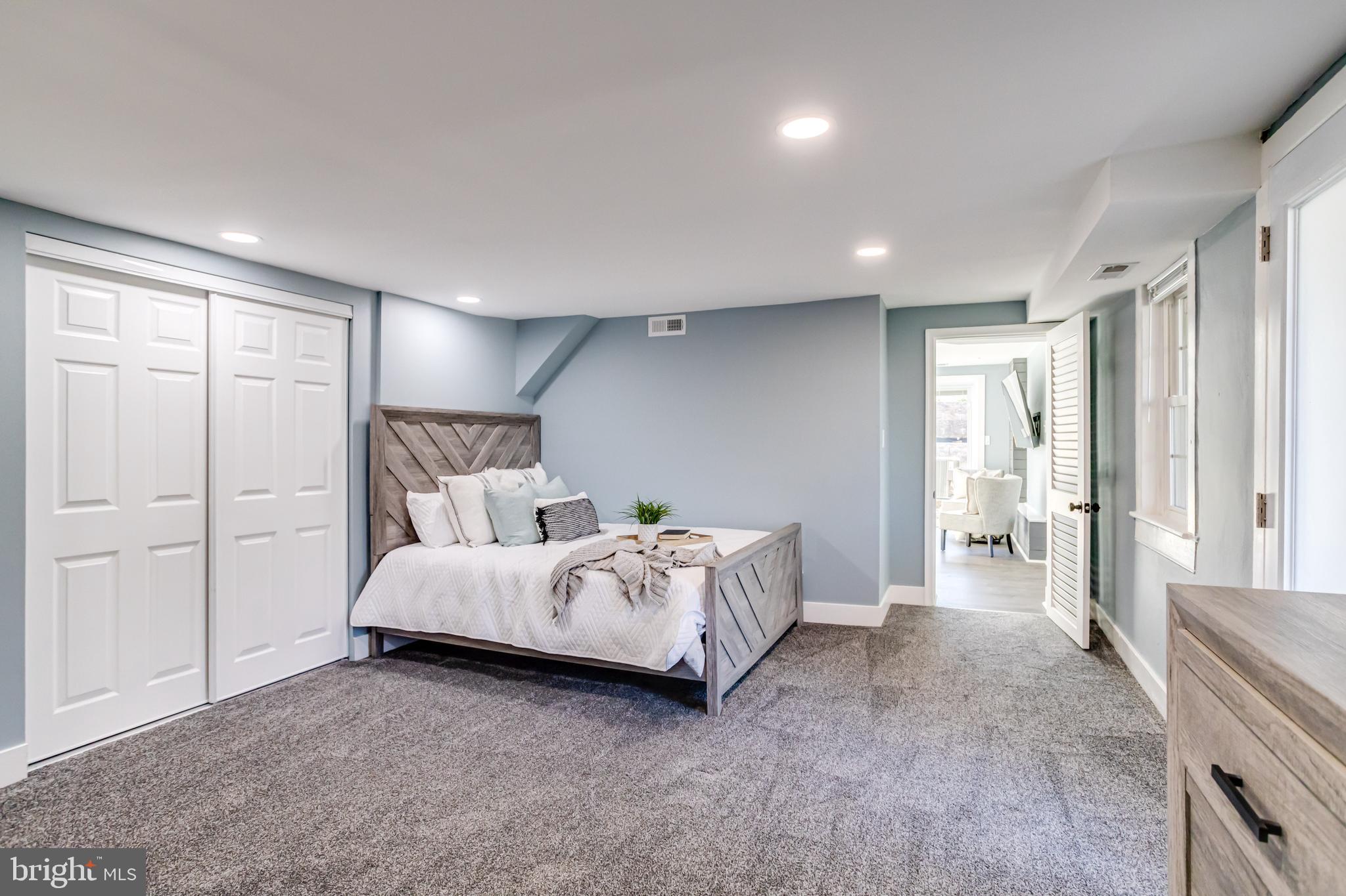 2837 Burrows Ln