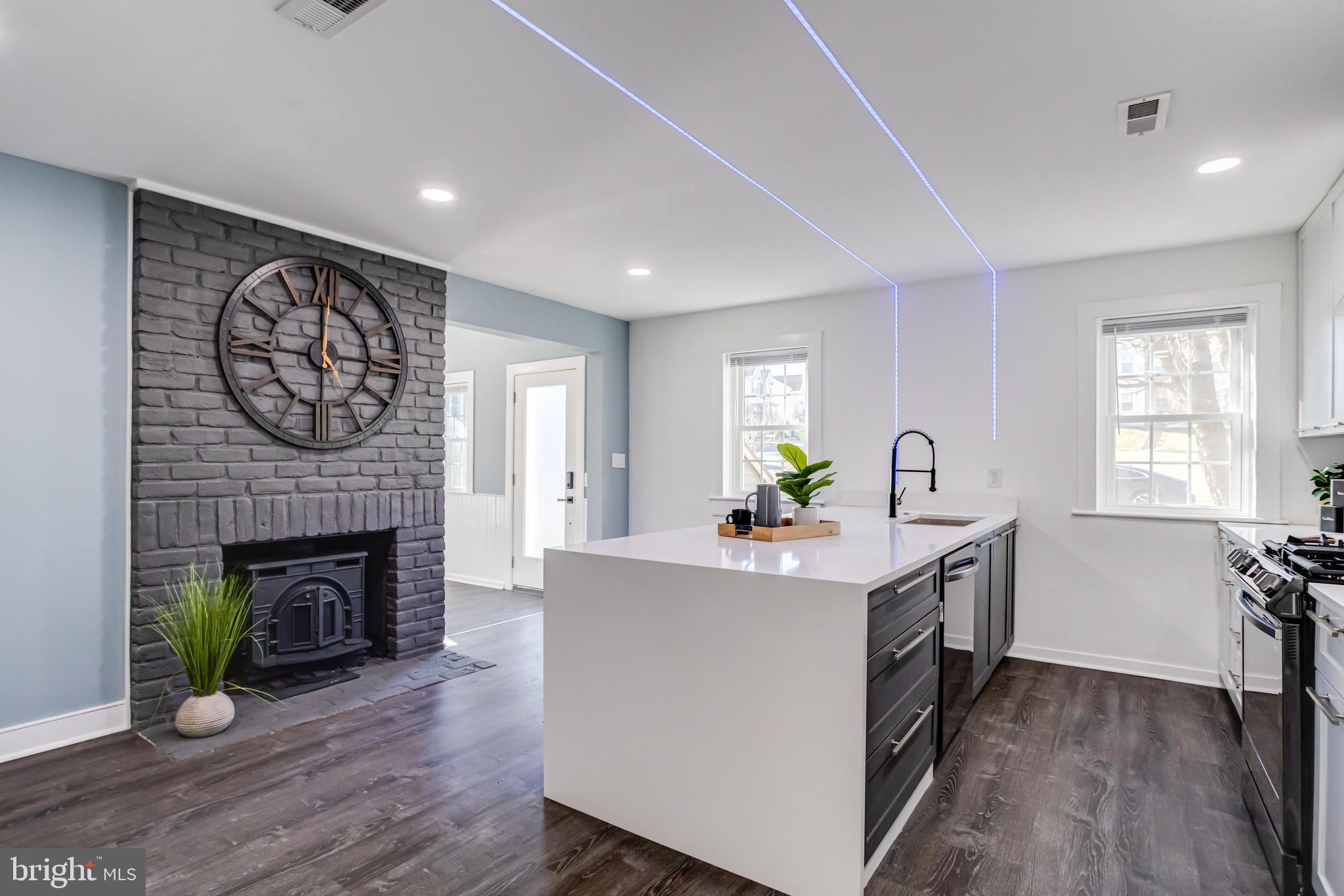 2837 Burrows Ln