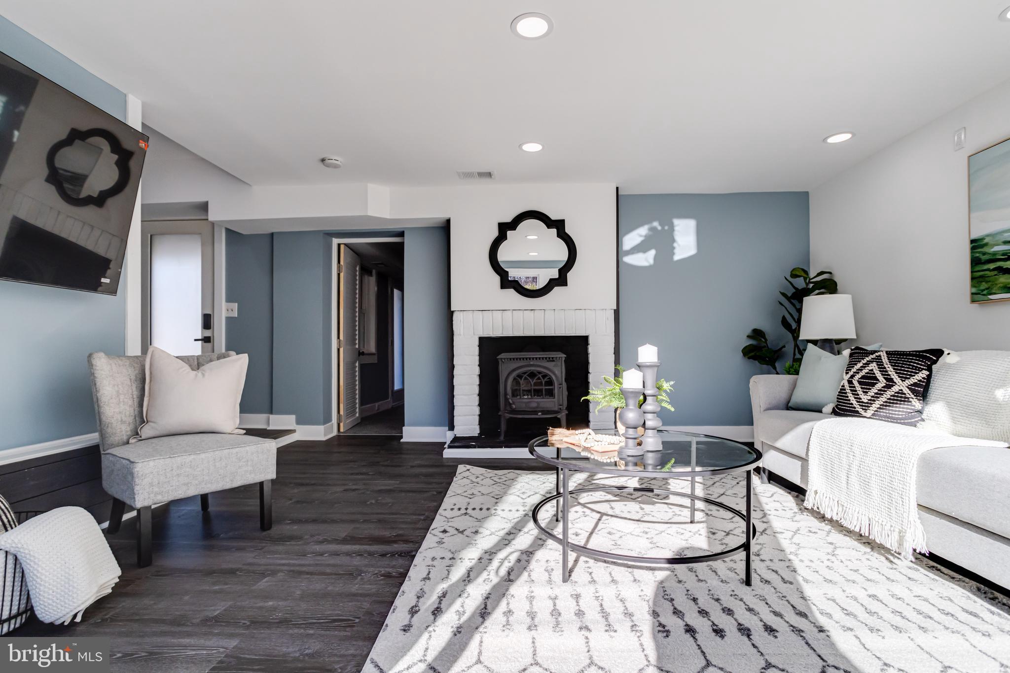 2837 Burrows Ln