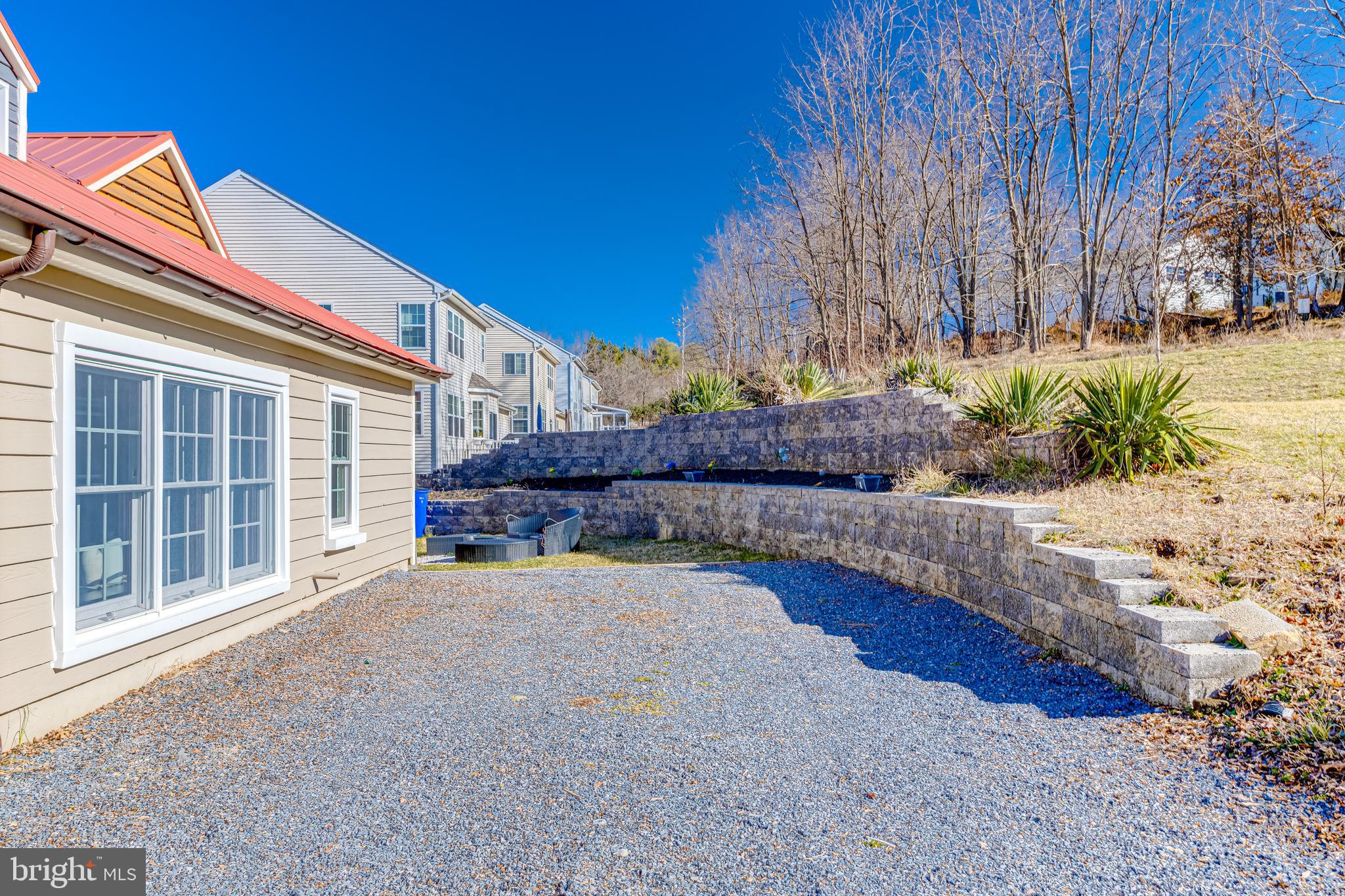 2837 Burrows Ln