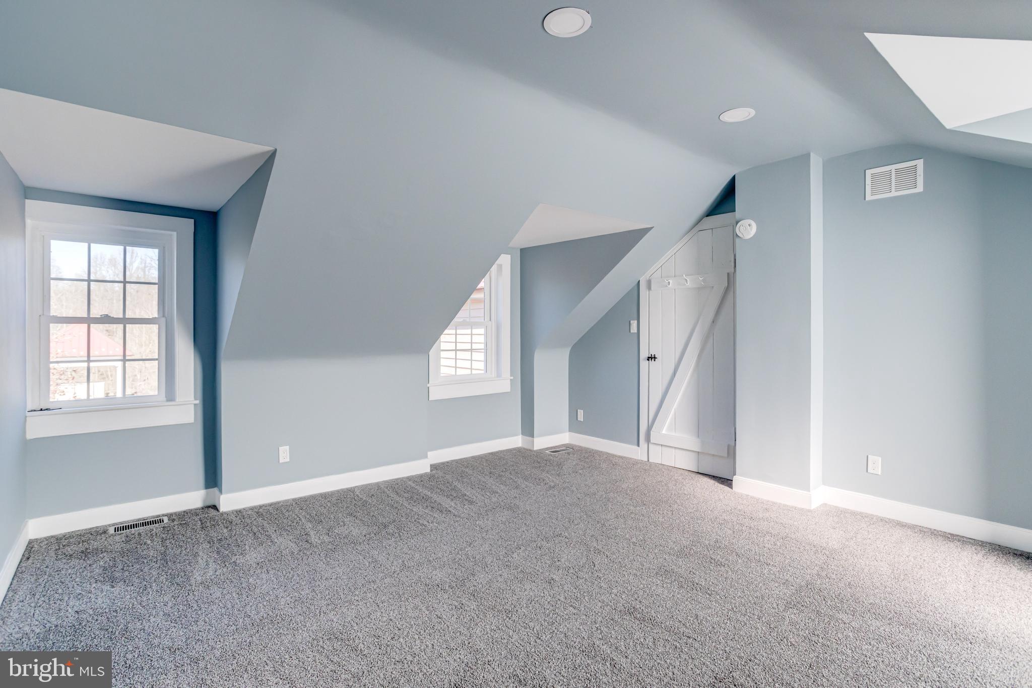 2837 Burrows Ln