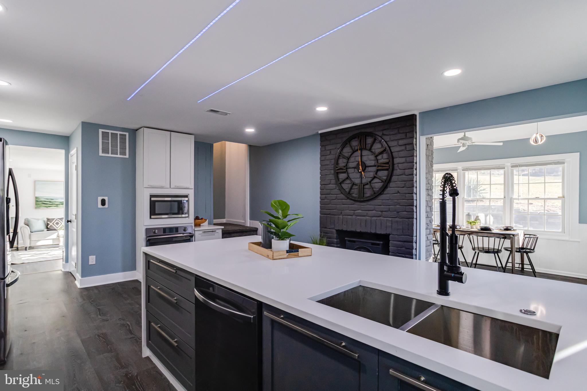 2837 Burrows Ln