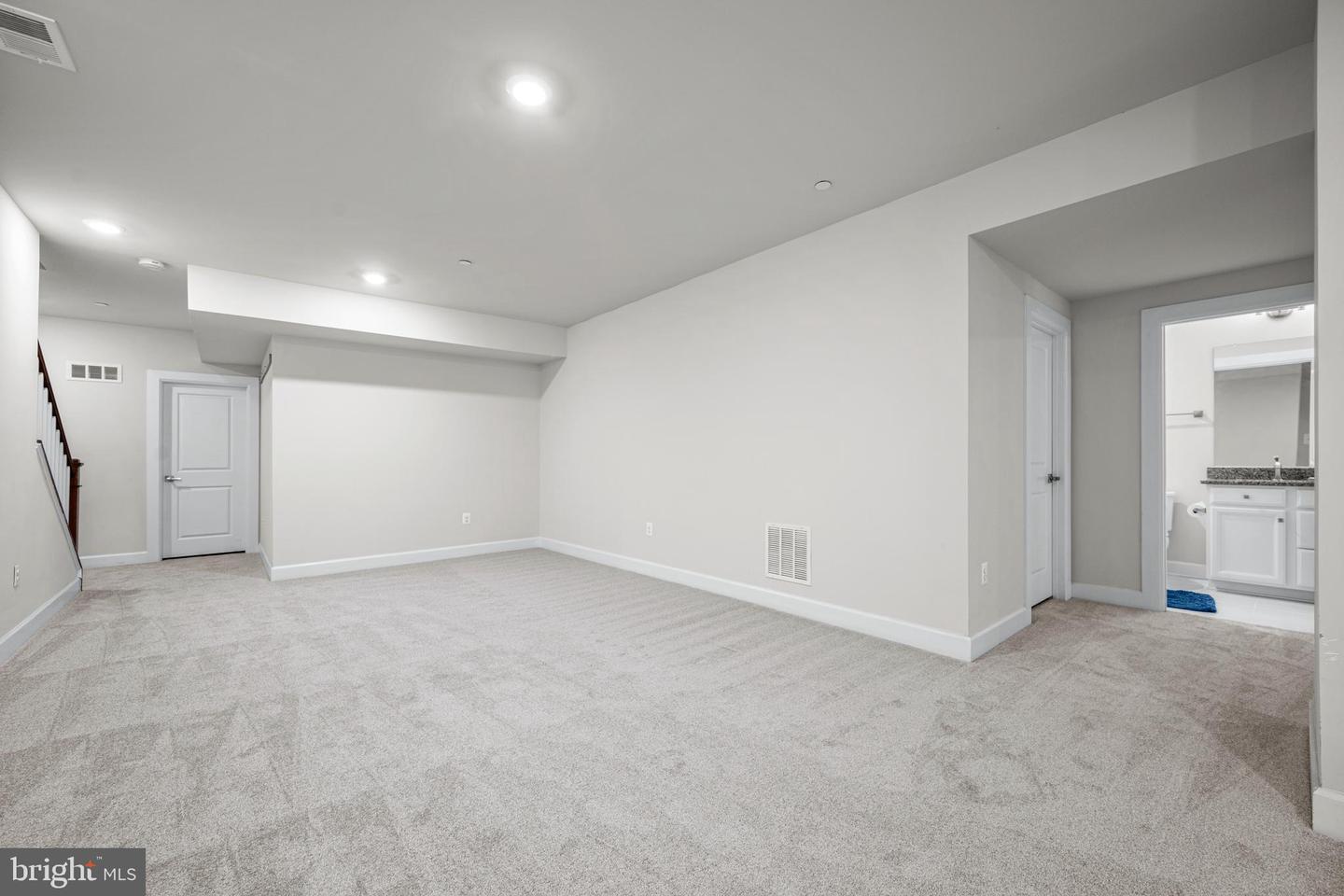 2757 Vardon Ln