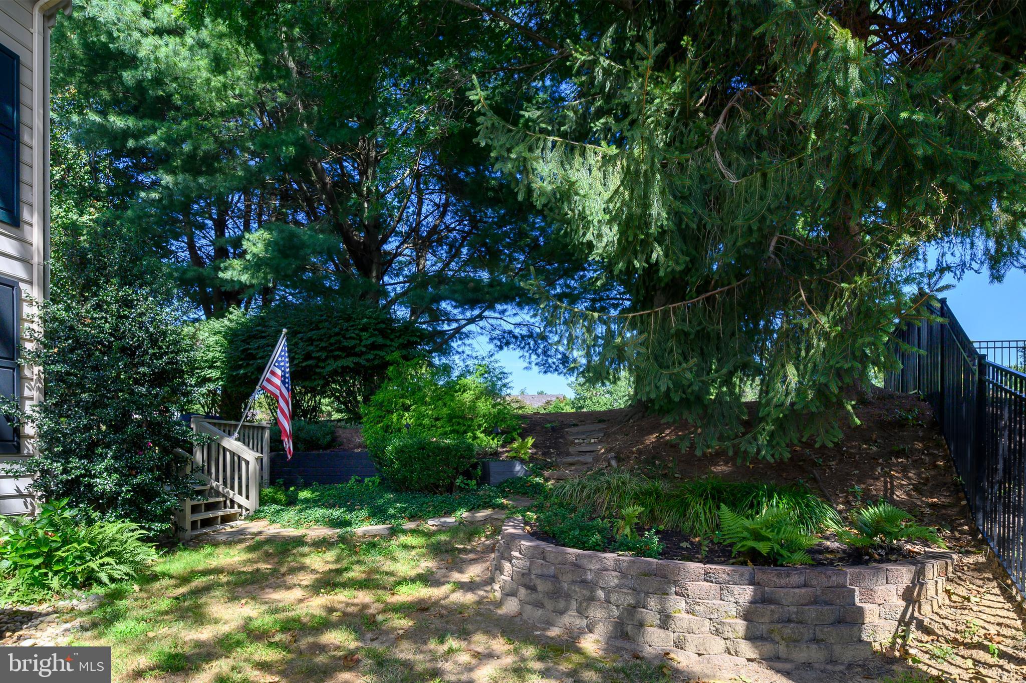 5138 NORTHERN FENCES LANE