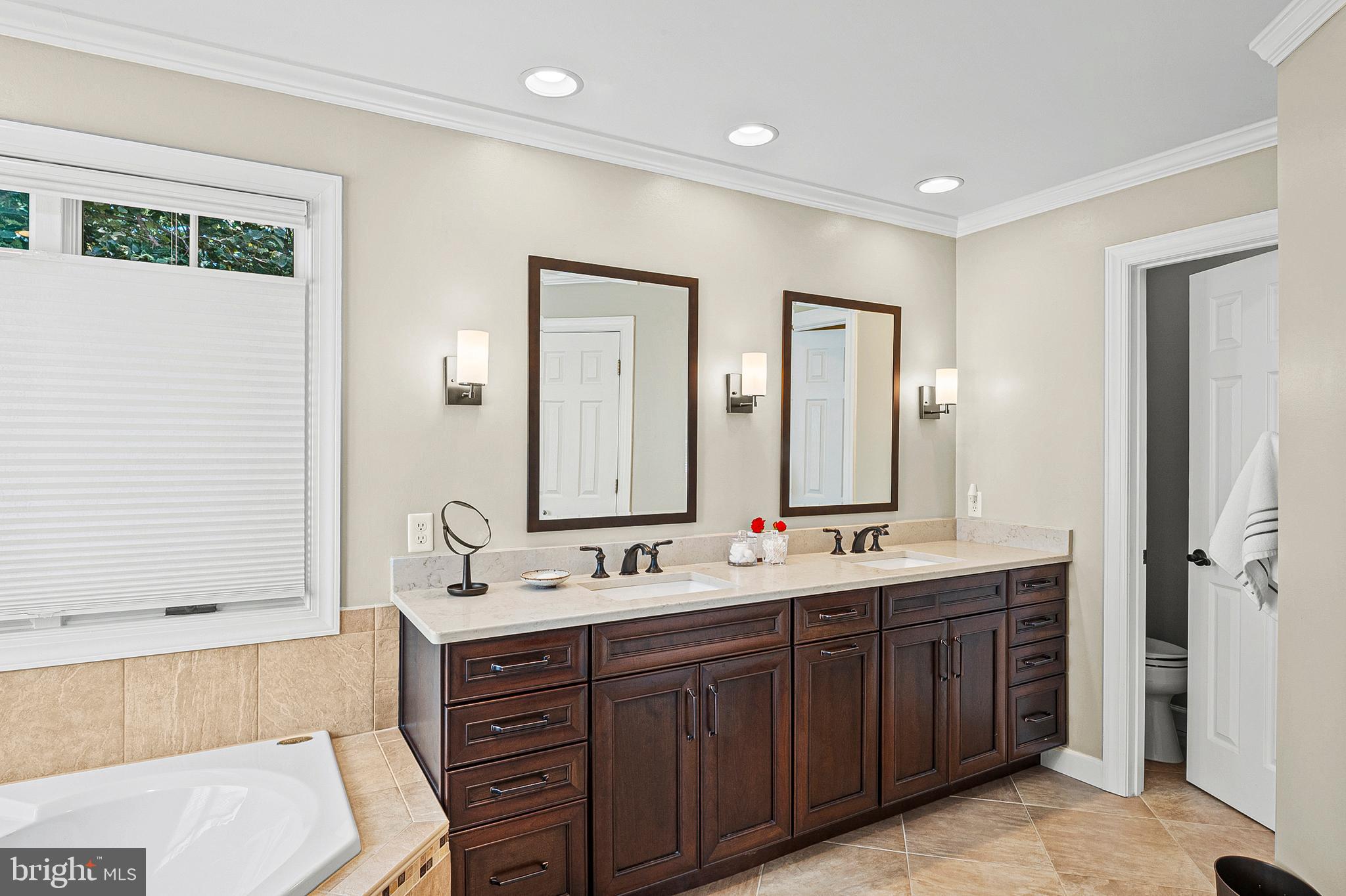 5138 NORTHERN FENCES LANE