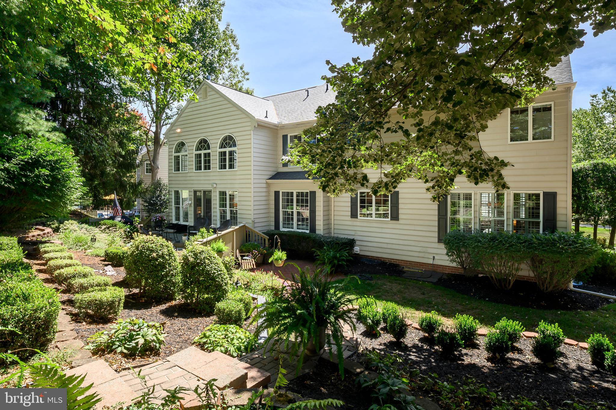 5138 NORTHERN FENCES LANE